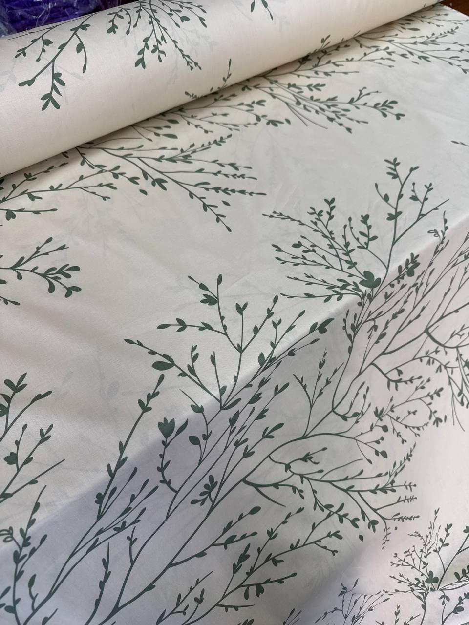 پارچه ملحفه‌ای فیلور طرح شاخه عرض ۲/۴۰ نخ پنبه طبیعی و ضد حساسیت