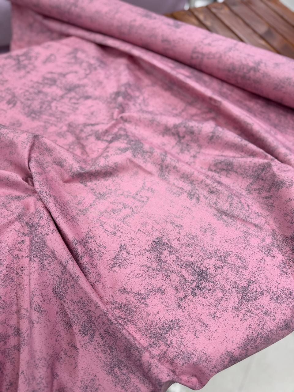 پارچه ملحفه طرح پتینه عرض ۲/۴۰ از برند فیلور نح پنبه