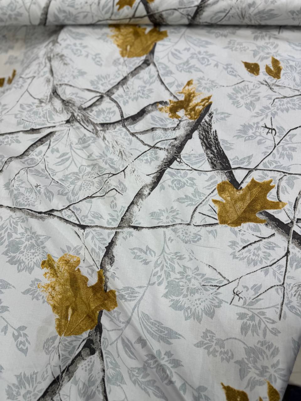 پارچه ملحفه ای طرح پاییز سفید از برند فیلور(ست پاییز طوسی)